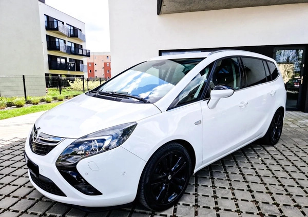 Opel Zafira cena 40900 przebieg: 182480, rok produkcji 2015 z Gniezno małe 232